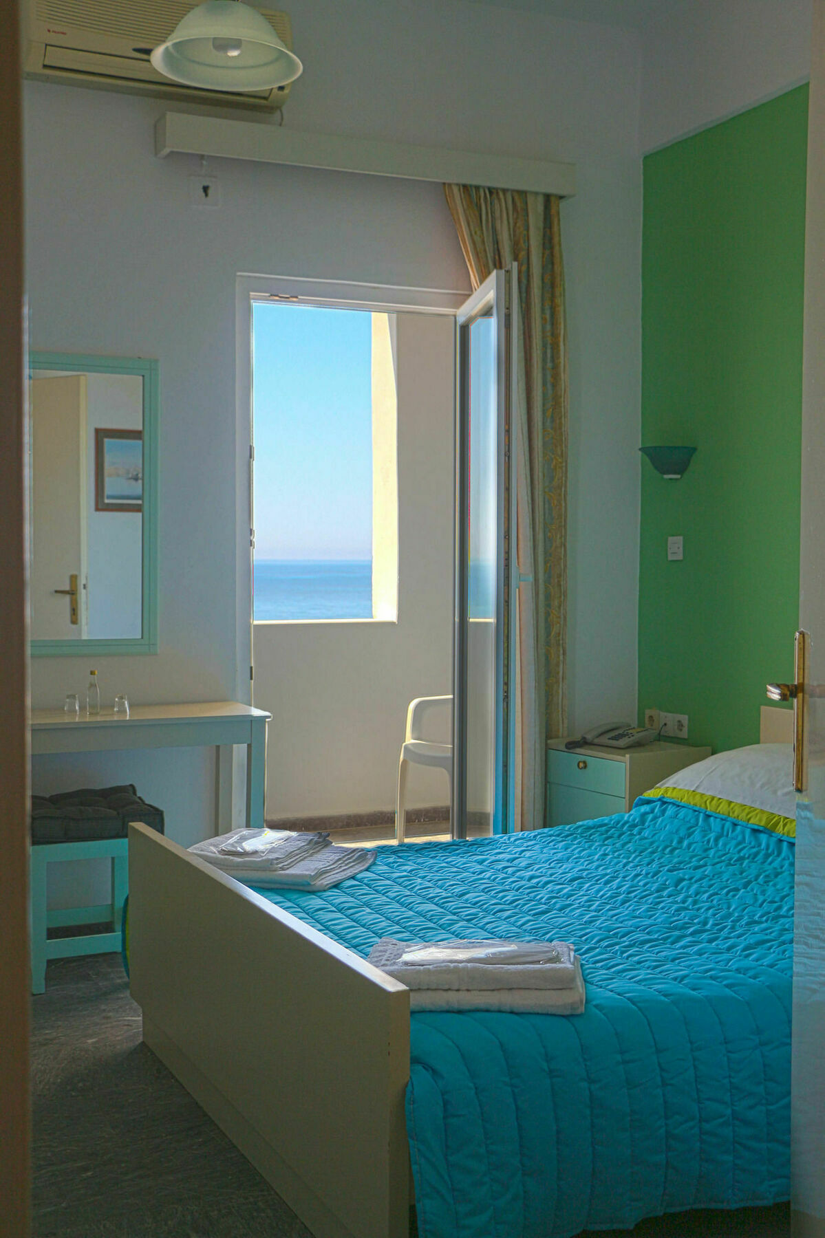 Mirtos Hotel מלון 2*